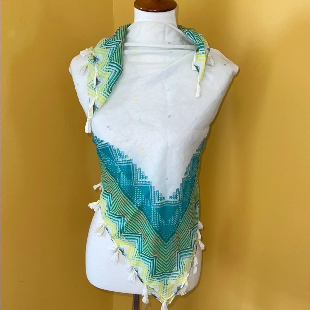 Old Navy White and Green Scarf